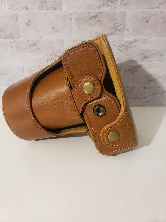 MegaGear Leather Camera Case Fujifilm X-T30/20/10