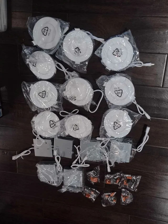 Led Pot lights incomplete set Includes 10 lights + 6 ballasts thumbnail
