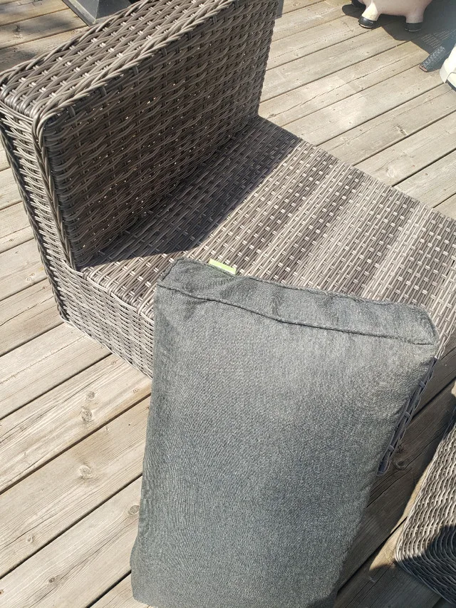 Backyard patio furniture coffee table/chair image indicator(8)