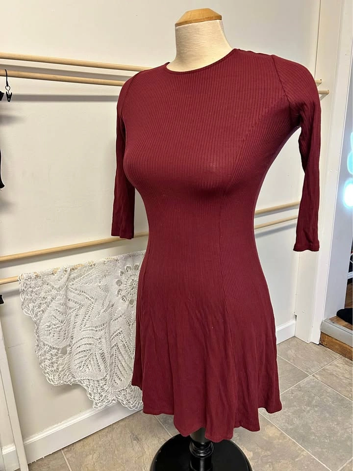Maroon Ribbed Lace-Up Back Dress size small