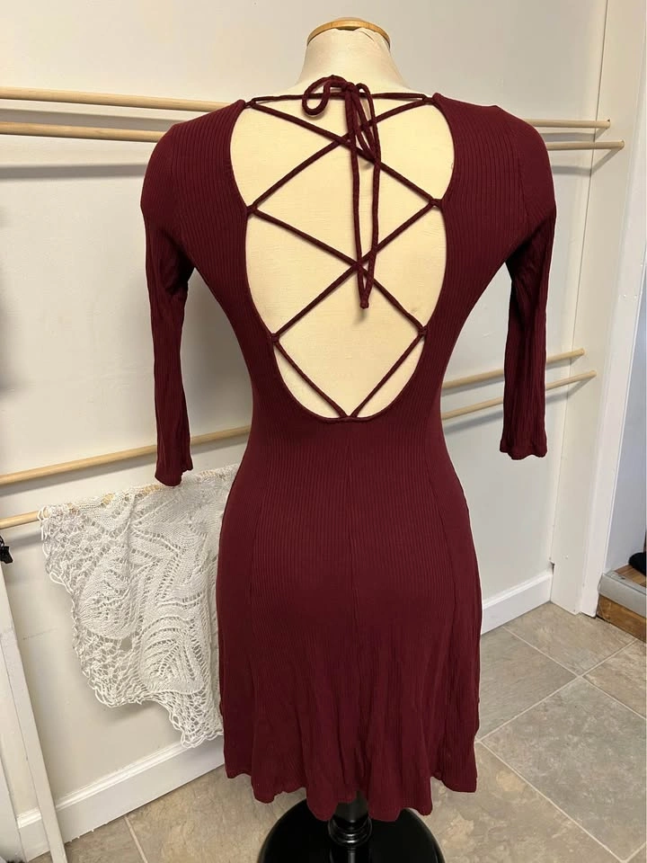 Maroon Ribbed Lace-Up Back Dress size small - photo 2