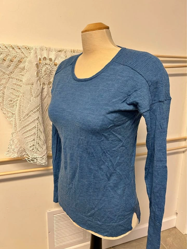 Tahari 100% Extrafine Merino Wool Sweater M