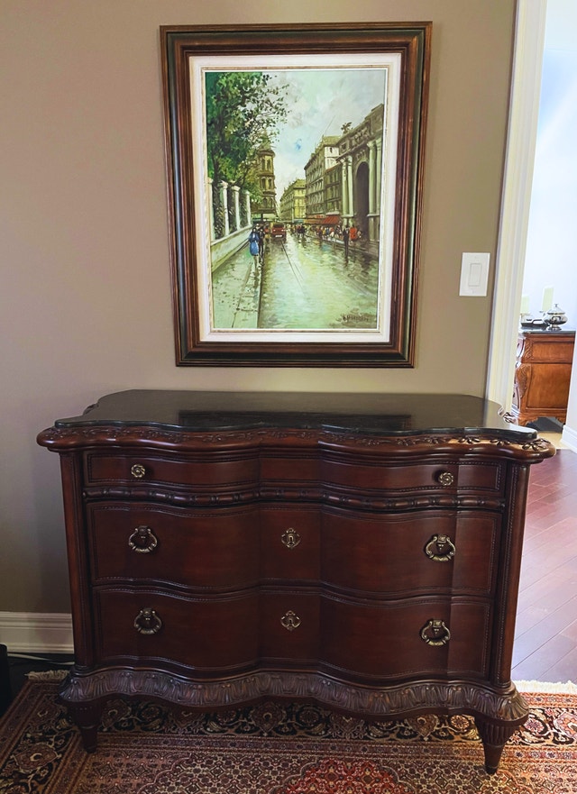 Hooker Furniture Mahogany Serpentine Chest – Designer Piece - photo 3