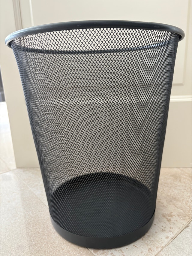 Set of 3 Wire Mesh Garbage Bins – Excellent Condition - photo 3