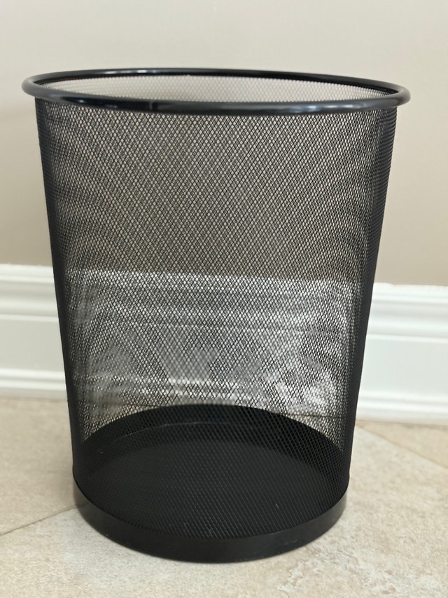 Set of 3 Wire Mesh Garbage Bins – Excellent Condition - photo 4