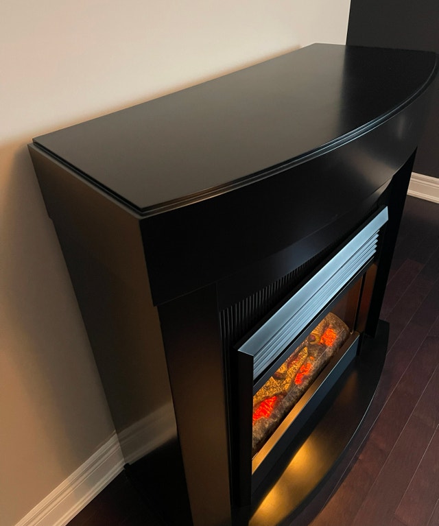 Dimplex Electric Fireplace with Mantel – Modern Design - photo 3