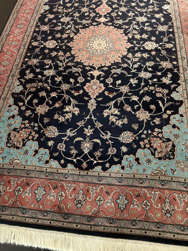 Hand-Knotted Persian Wool Rug – Kashan – 6'1" x 9'7" – Hand Made