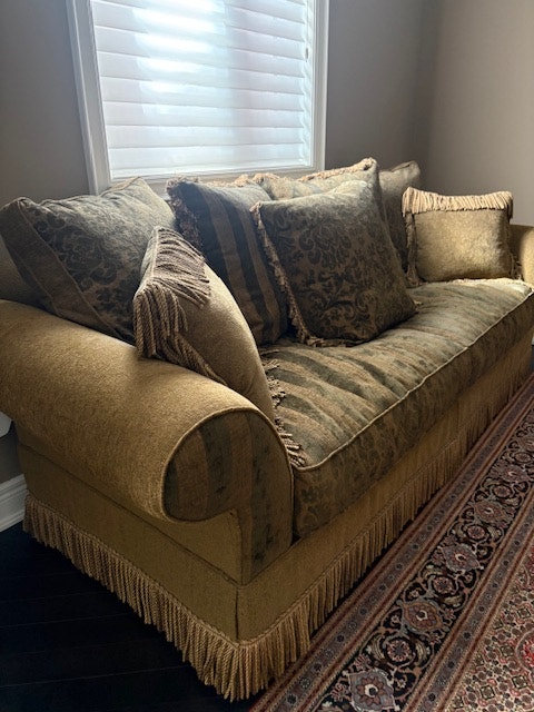 Luxury Sofa – Feather Cushions – Deep Seating – Designer Style