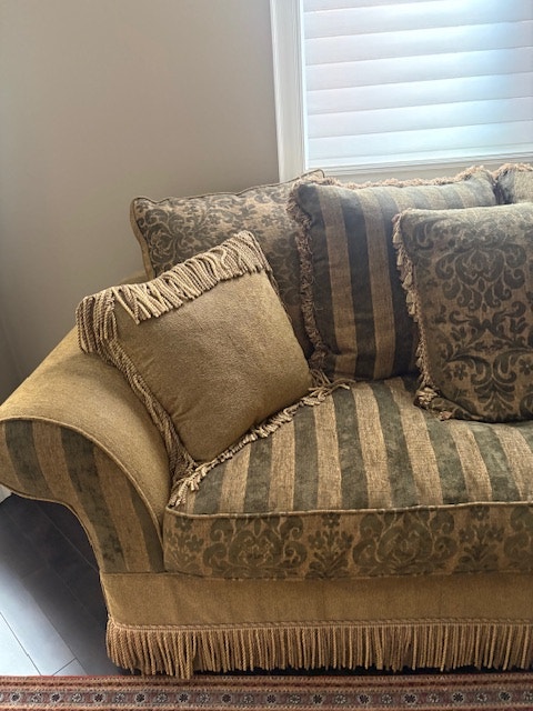 Luxury Sofa – Feather Cushions – Deep Seating – Designer Style - photo 2