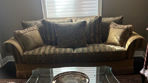 Luxury Sofa – Feather Cushions – Deep Seating – Designer Style - photo 3