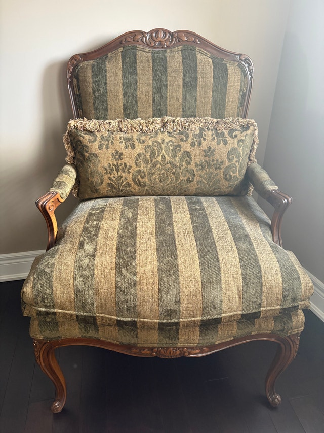Designer Armchairs – Matching Pair – Feather Cushions – Elegant - photo 3