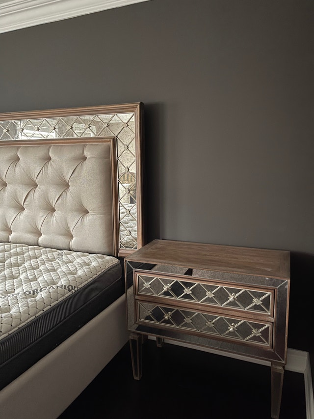Hooker King Bedroom Set - Upholstered Bed + Nightstand & Chest - photo 3