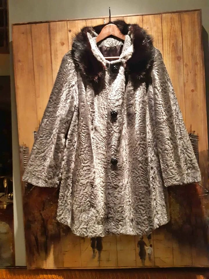 Vintage wool coat, real fur collar, M/L