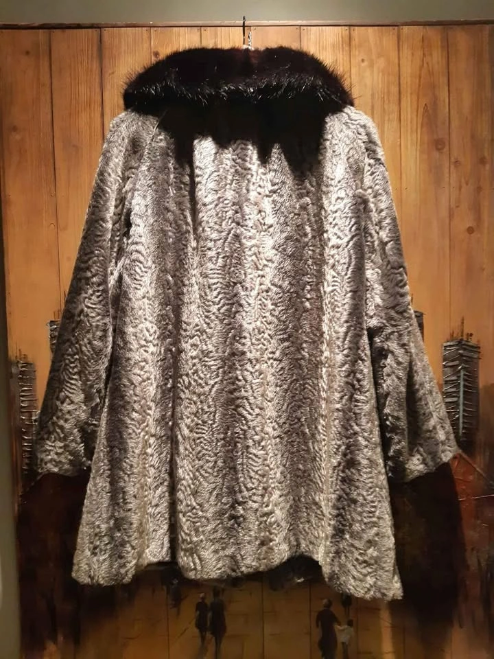Vintage wool coat, real fur collar, M/L - photo 2