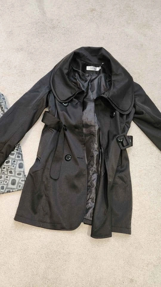 2 light jackets szs fits small - photo 2