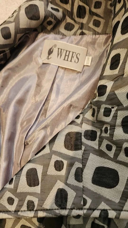 2 light jackets szs fits small - photo 4