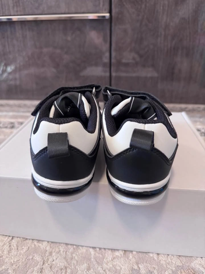 Brand New Boys Sneakers – Black & White Velcro (Size 10) 🔥 - photo 5