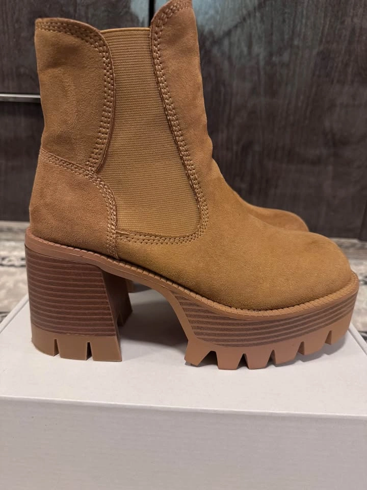 Chunky Heel Platform Chelsea Boots - Like New! 🤎 Size 7 - photo 3