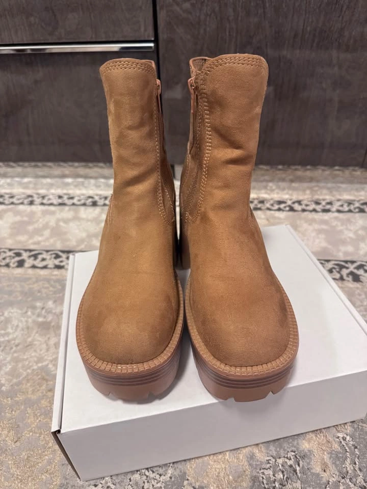 Chunky Heel Platform Chelsea Boots - Like New! 🤎 Size 7 - photo 4