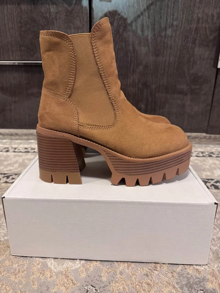 Chunky Heel Platform Chelsea Boots - Like New! 🤎 Size 7 - photo 5