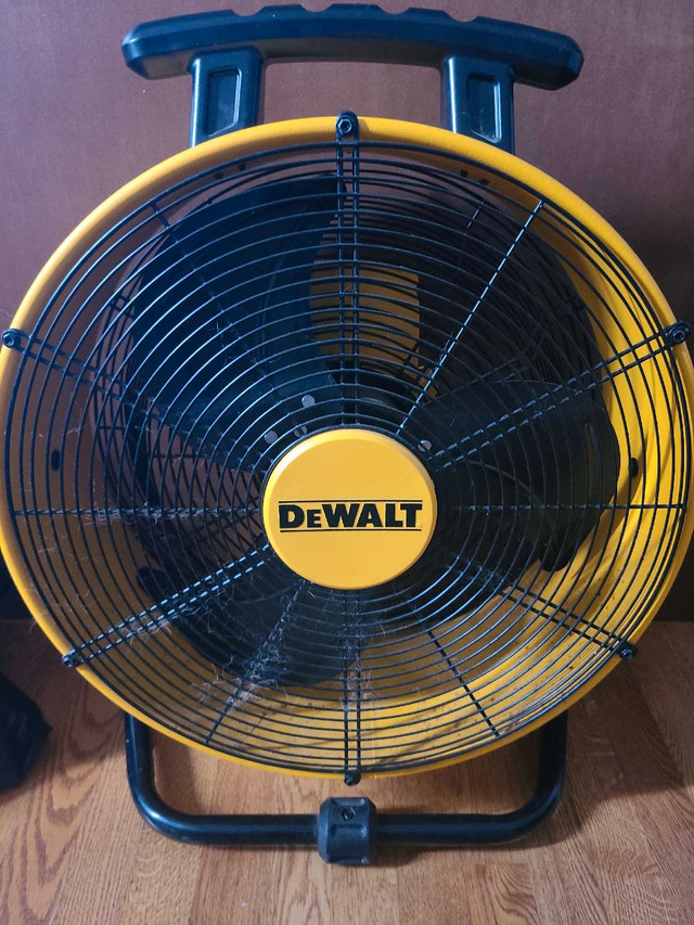 DeWalt 16" Benchtop Fan