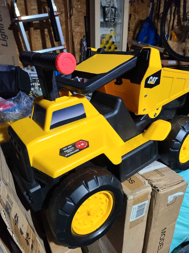 CAT Ride-on Dump Truck