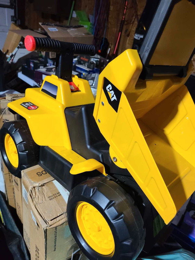 CAT Ride-on Dump Truck - photo 2