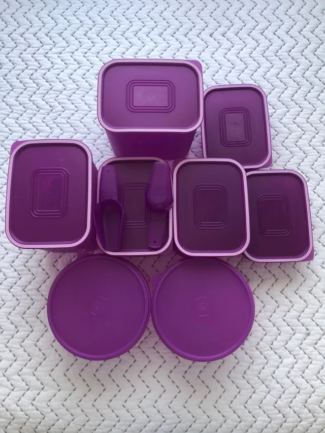 Tupperware Set thumbnail