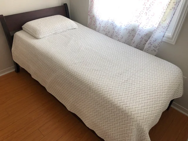 Twin Bed with mattress thumbnail