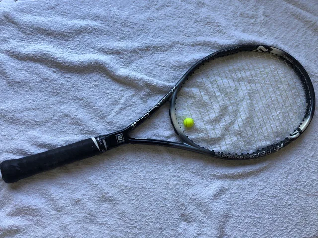 Wilson Hyper Carbon Tennis Racquet image indicator(5)