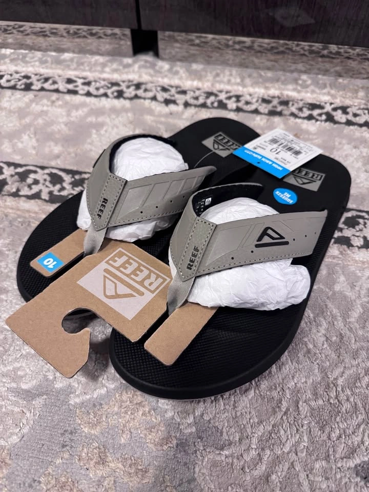 Brand New Reef Phantom Flip Flops Men’s Size 10
