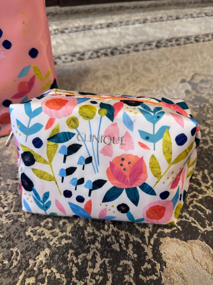 Brand New Clinique Pink Floral Tote Bag + Matching Makeup Pouch - photo 2