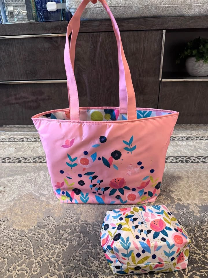 Brand New Clinique Pink Floral Tote Bag + Matching Makeup Pouch - photo 5