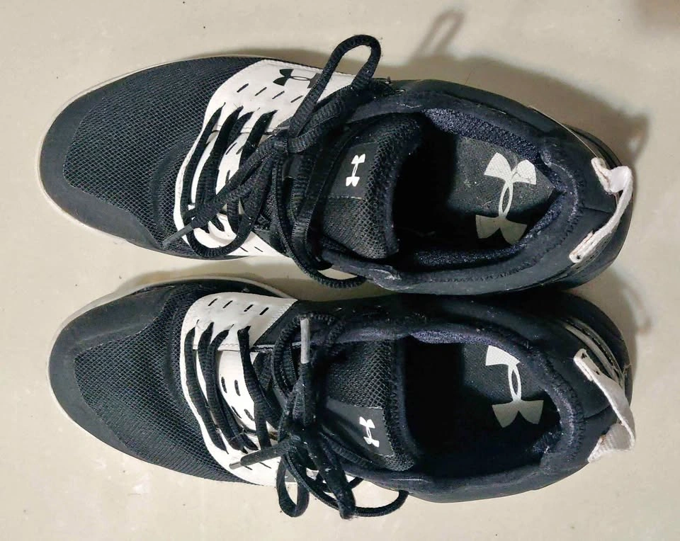 Under Armour black white athletic shoes men's size 10