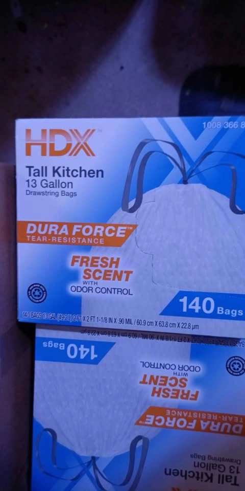 Huge box of 13 gallon trash bags 140 bags!! ONLY $15! - photo 4