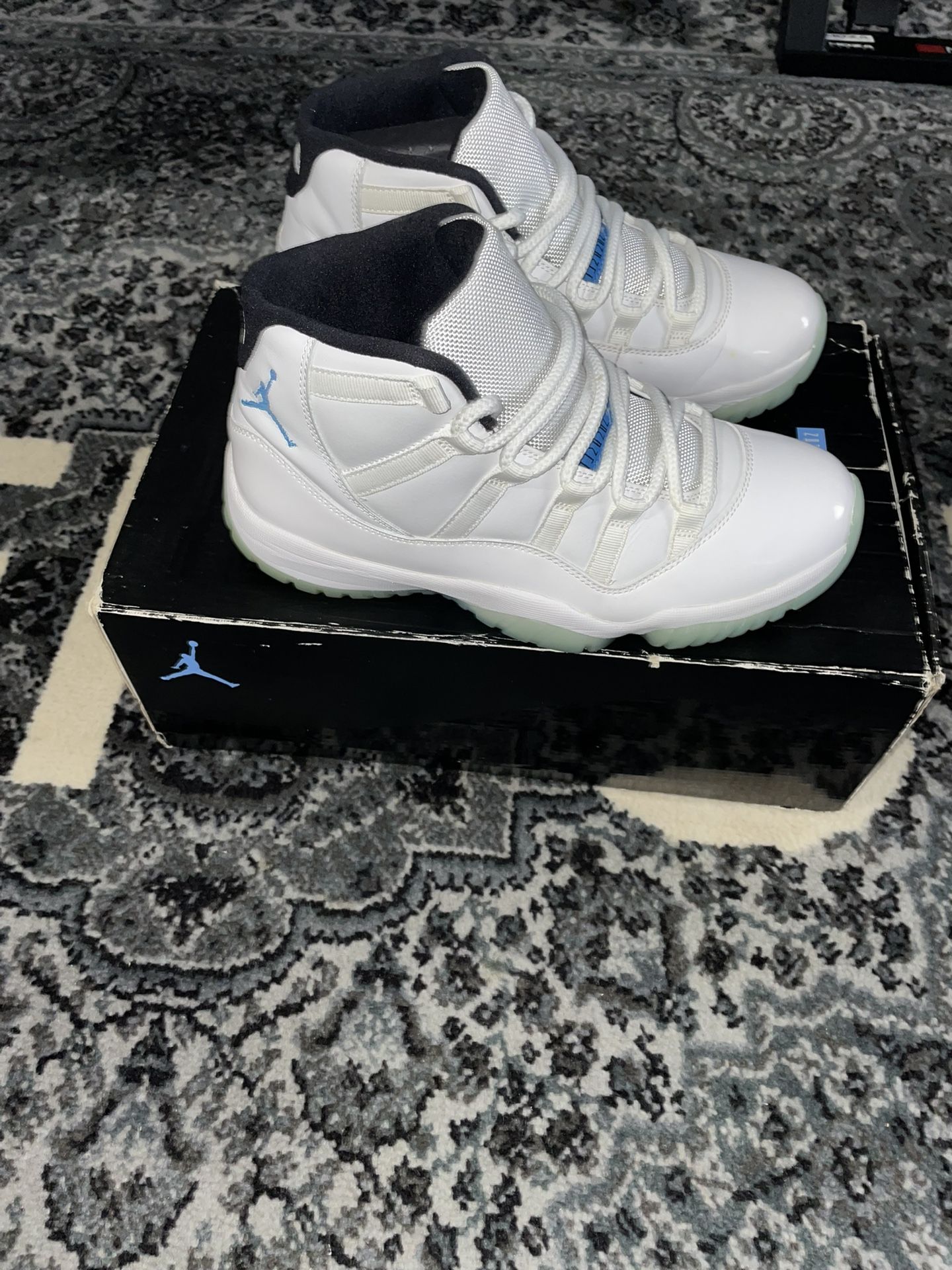 Legend Blue 11s (2014 Pair) - photo 2