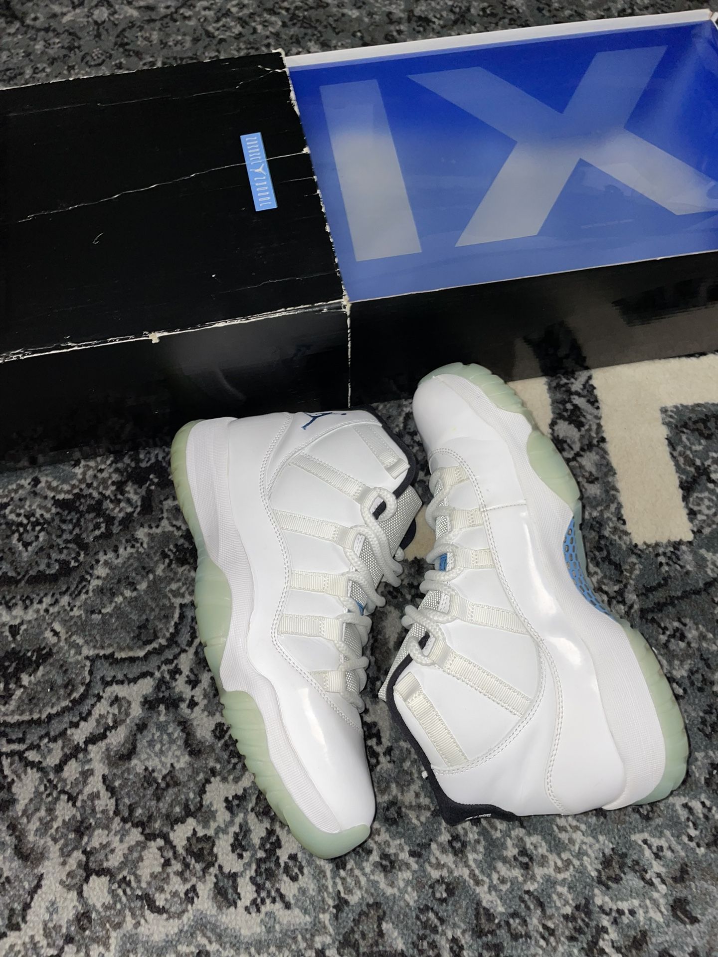 Legend Blue 11s (2014 Pair) - photo 5