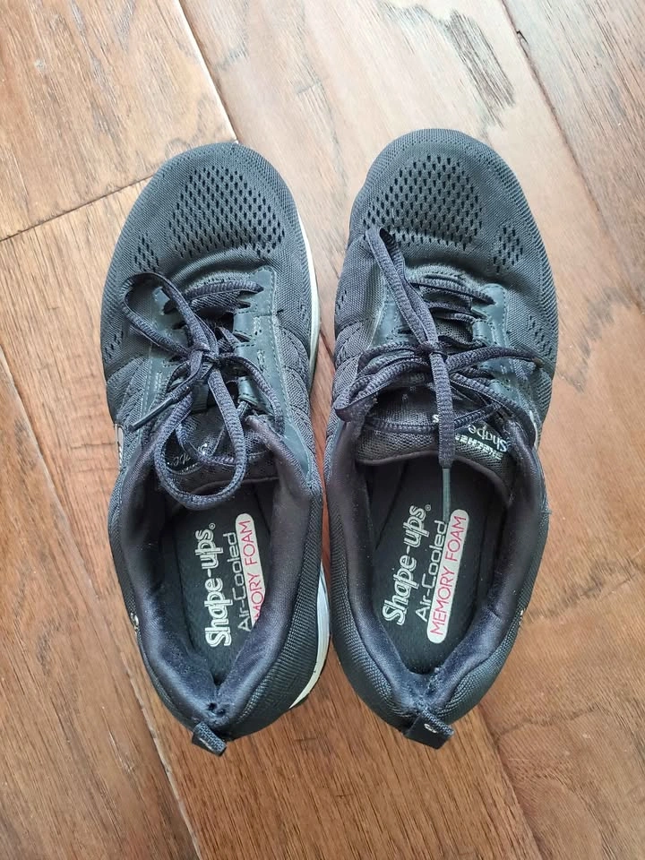 Skechers Shape-ups Air-Cooled Memory Foam Sneakers US 8.5 - photo 3