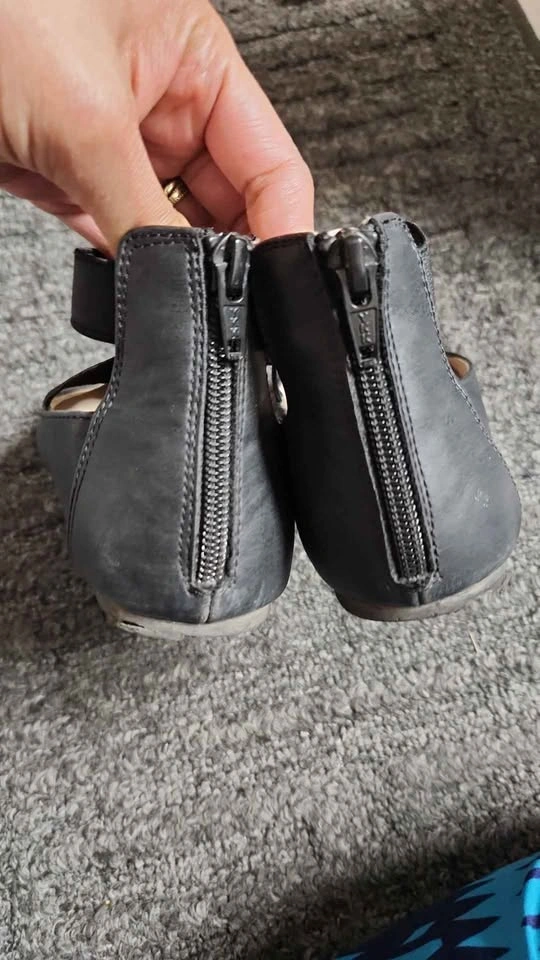 The children's place criss cross black ballet shoes size 3 - photo 2