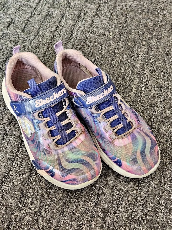Skechers Girl's Swirly Print Purple Shoes Size 3