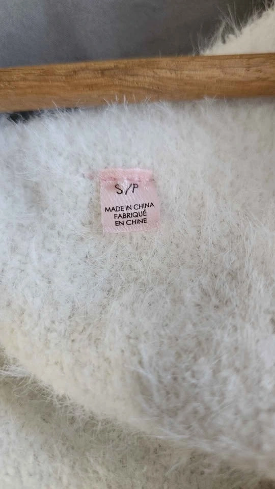 La Vie En Rose White Fuzzy V-Neck Crop Top S/P - photo 4
