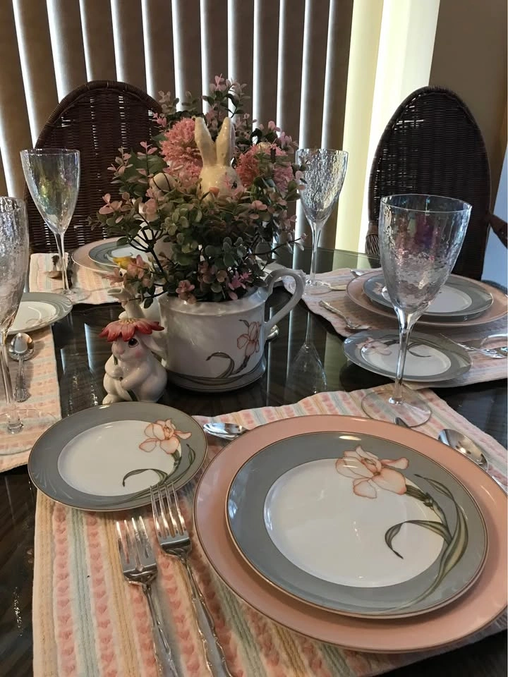 BelKraft Fine Porcelain China, Cameo Pattern, Service for 8 - photo 2