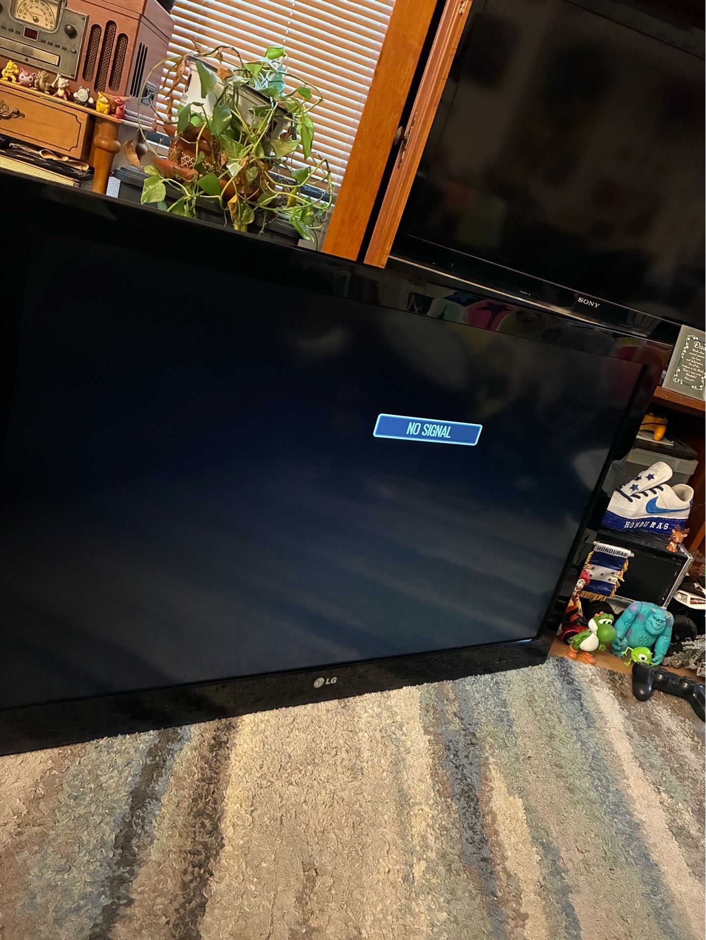 LG 42 inch TV w/o remote - photo 2