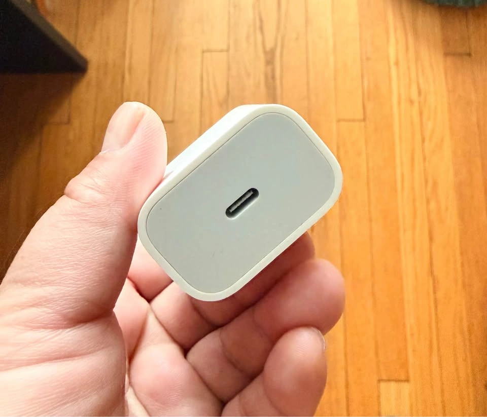 20W USB-C Power Adapter Apple Wall Charger - photo 2