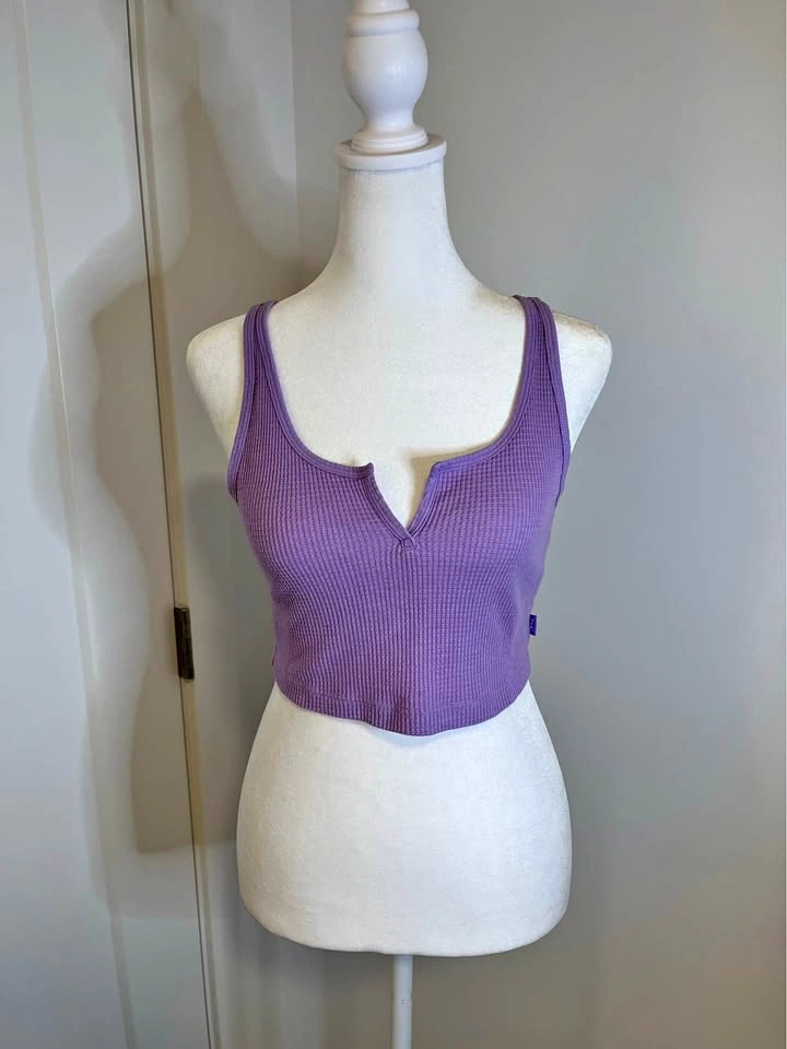 TNA Aritzia Lilac Ribbed V-Notch Crop Tank Top - Size S