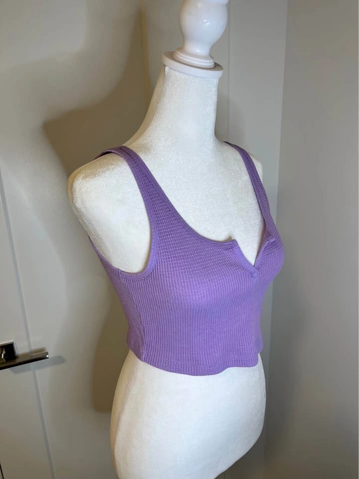 TNA Aritzia Lilac Ribbed V-Notch Crop Tank Top - Size S - photo 3