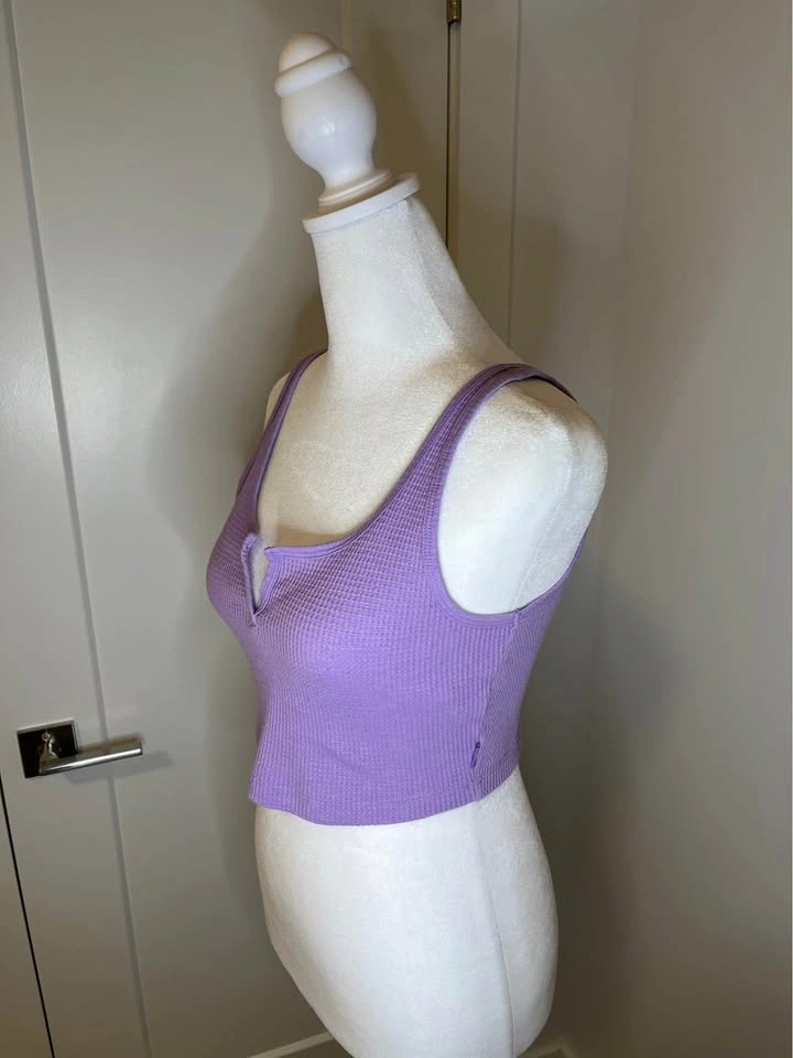 TNA Aritzia Lilac Ribbed V-Notch Crop Tank Top - Size S - photo 4