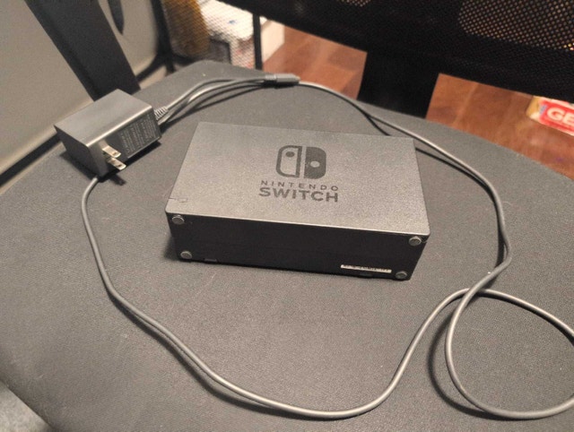 Nintendo Switch - Used - photo 2