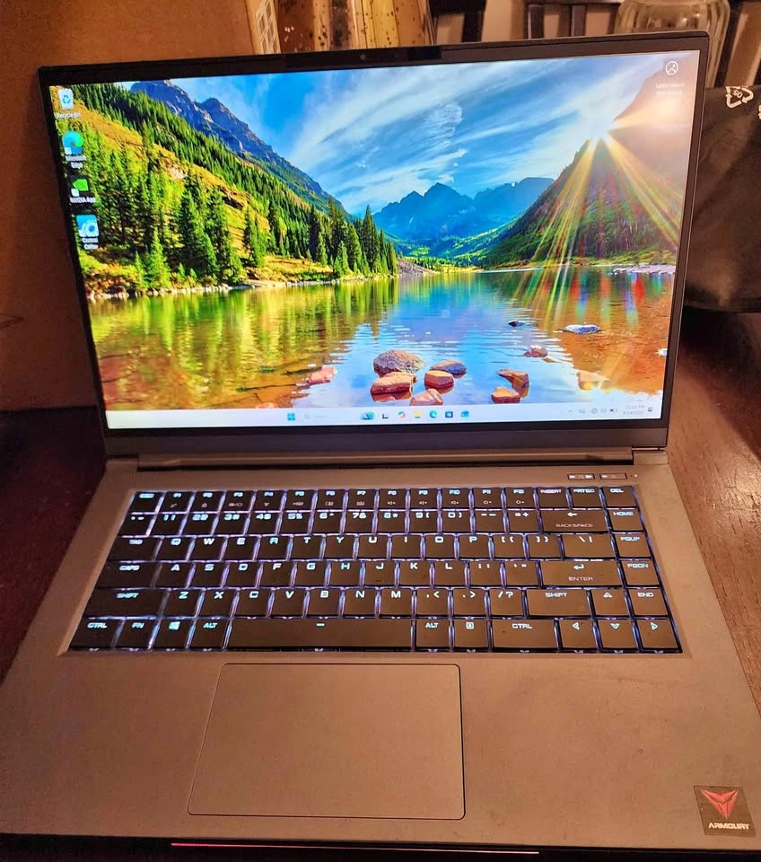 Intel Whitebook RTX 2070 Gaming Laptop i7 16GB RAM 500GB NVME SS