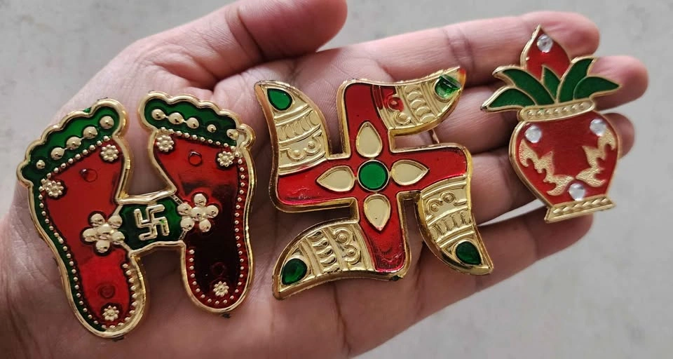 Indian Home Décor Set – Toran, Diya Holders & Pooja Items - photo 2